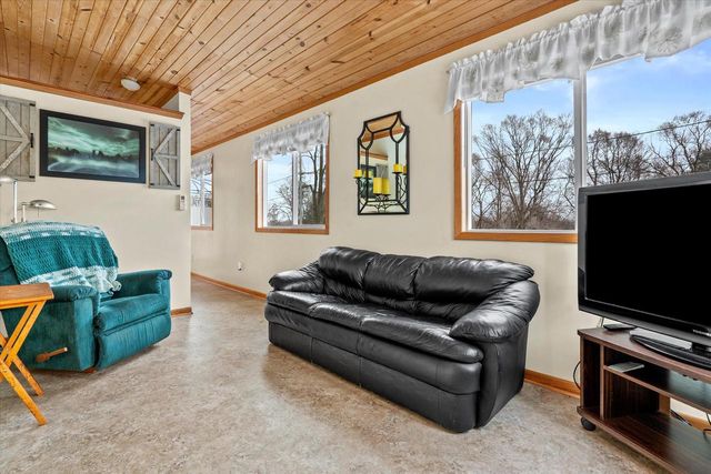 W262S3212 Ridge ROAD, Waukesha, WI 53189