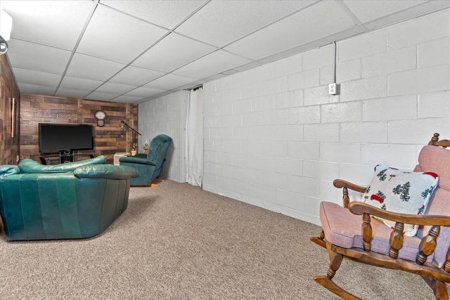 W262S3212 Ridge ROAD, Waukesha, WI 53189