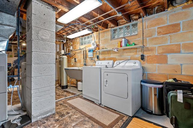 W262S3212 Ridge ROAD, Waukesha, WI 53189