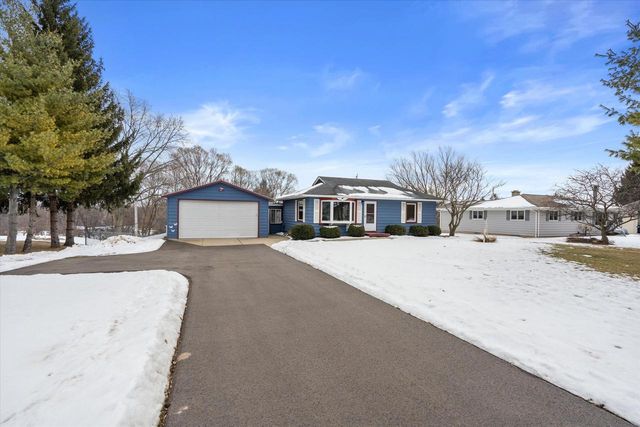 W262S3212 Ridge ROAD, Waukesha, WI 53189