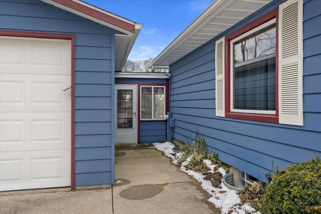 W262S3212 Ridge ROAD, Waukesha, WI 53189