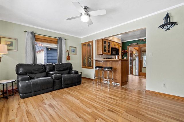 W262S3212 Ridge ROAD, Waukesha, WI 53189