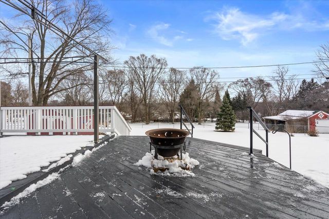 W262S3212 Ridge ROAD, Waukesha, WI 53189