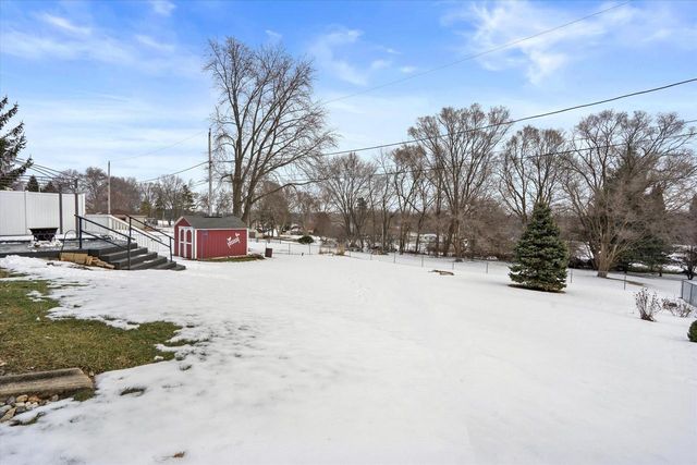 W262S3212 Ridge ROAD, Waukesha, WI 53189