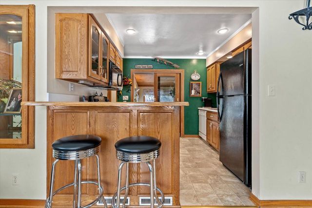 W262S3212 Ridge ROAD, Waukesha, WI 53189