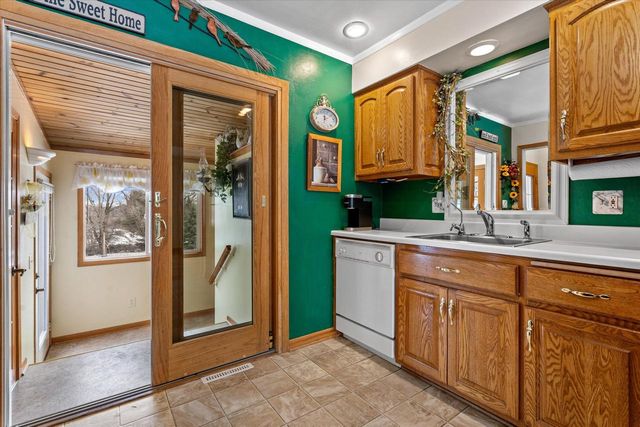 W262S3212 Ridge ROAD, Waukesha, WI 53189