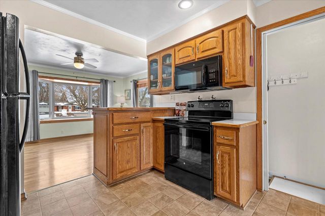 W262S3212 Ridge ROAD, Waukesha, WI 53189