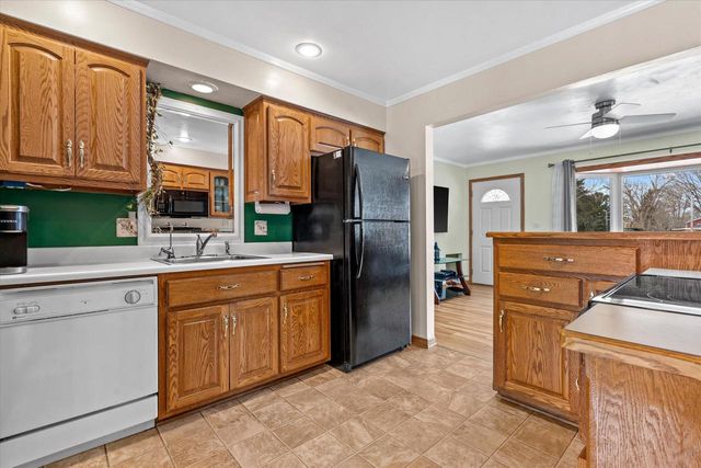 W262S3212 Ridge ROAD, Waukesha, WI 53189