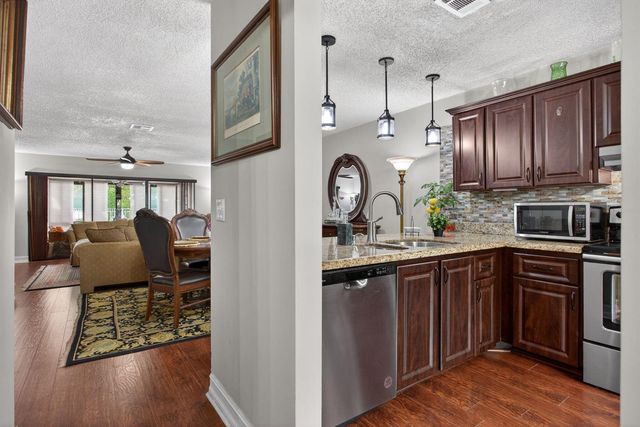 2122 NE 44th Street, Lighthouse Point, FL 33064