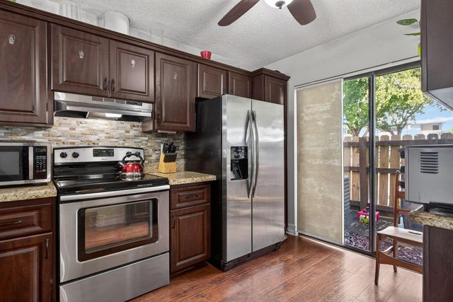 2122 NE 44th Street, Lighthouse Point, FL 33064