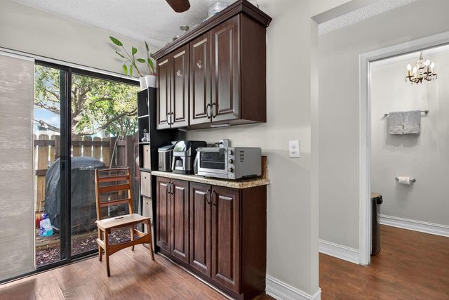 2122 NE 44th Street, Lighthouse Point, FL 33064