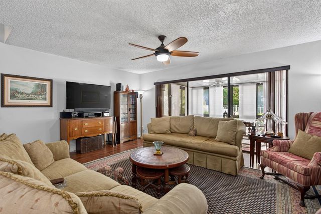 2122 NE 44th Street, Lighthouse Point, FL 33064