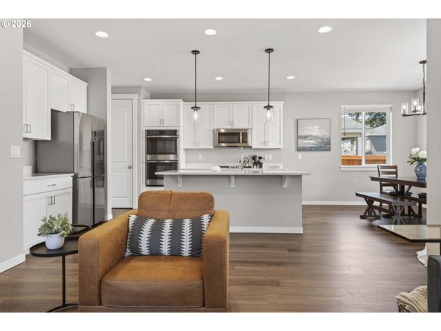 1534 Ne 12TH Pl, Canby, OR 97013