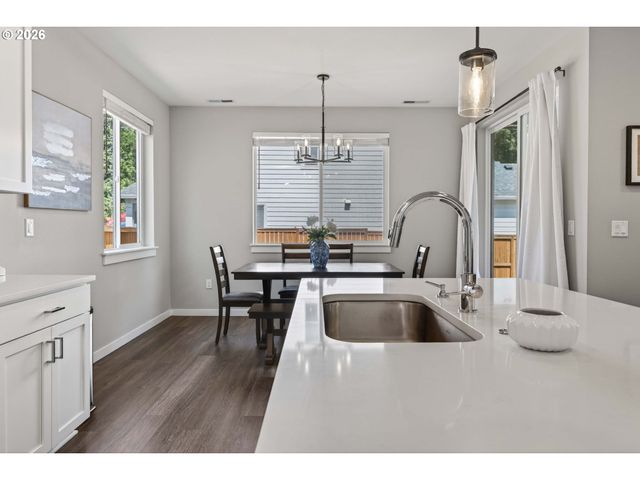 1534 Ne 12TH Pl, Canby, OR 97013