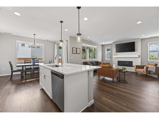 1534 Ne 12TH Pl, Canby, OR 97013