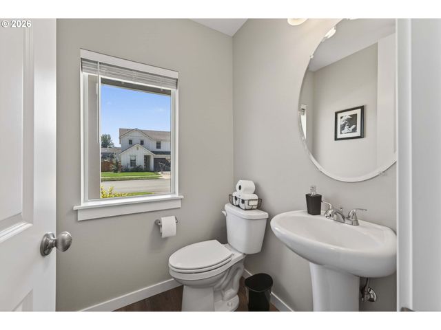 1534 Ne 12TH Pl, Canby, OR 97013