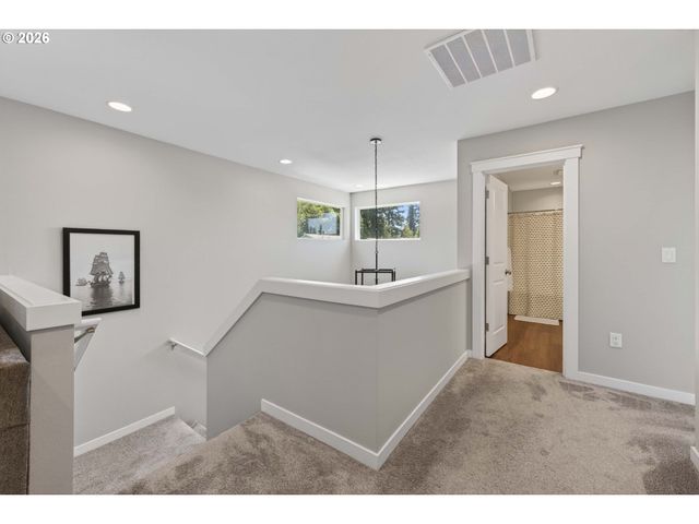 1534 Ne 12TH Pl, Canby, OR 97013
