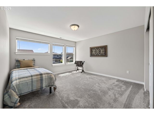 1534 Ne 12TH Pl, Canby, OR 97013