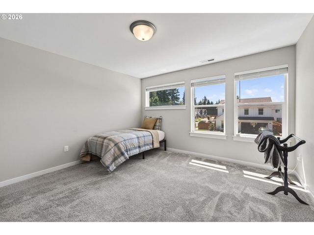 1534 Ne 12TH Pl, Canby, OR 97013