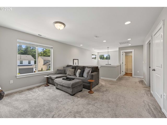 1534 Ne 12TH Pl, Canby, OR 97013
