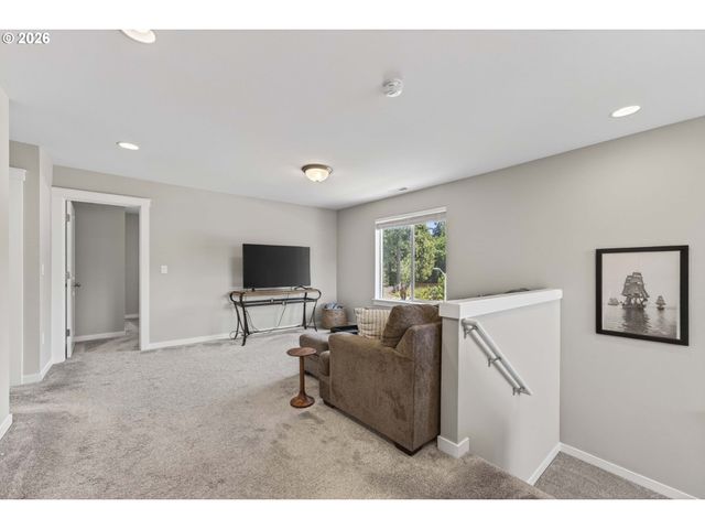 1534 Ne 12TH Pl, Canby, OR 97013