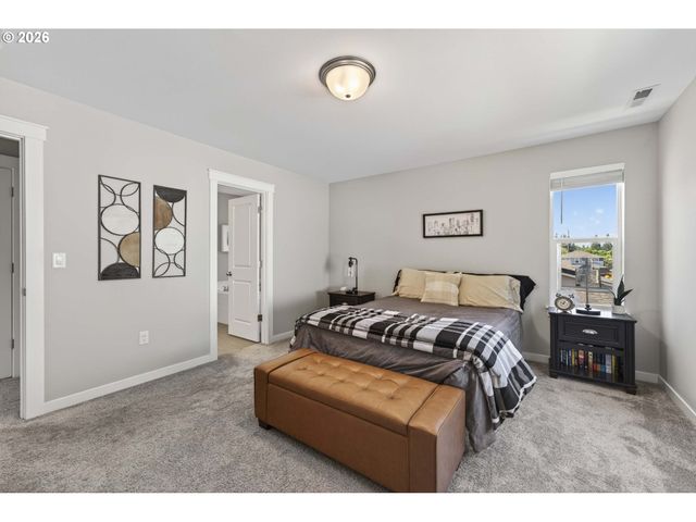 1534 Ne 12TH Pl, Canby, OR 97013