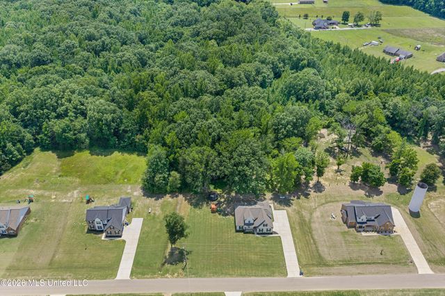 609 Centerline Roper Loop, Byhalia, MS 38611