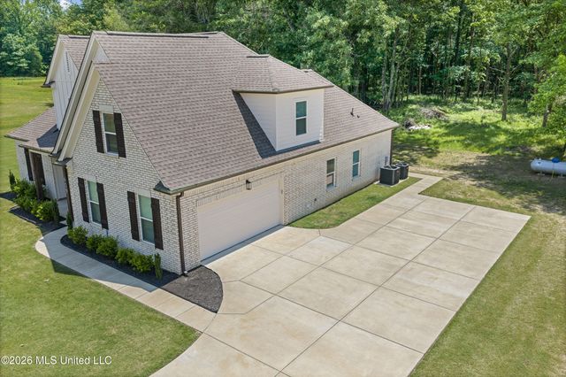 609 Centerline Roper Loop, Byhalia, MS 38611