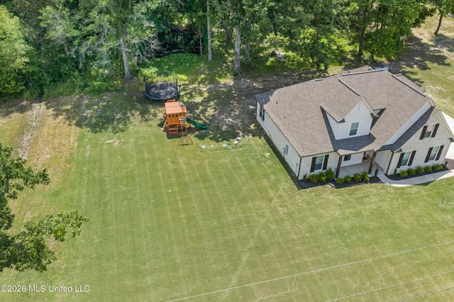 609 Centerline Roper Loop, Byhalia, MS 38611