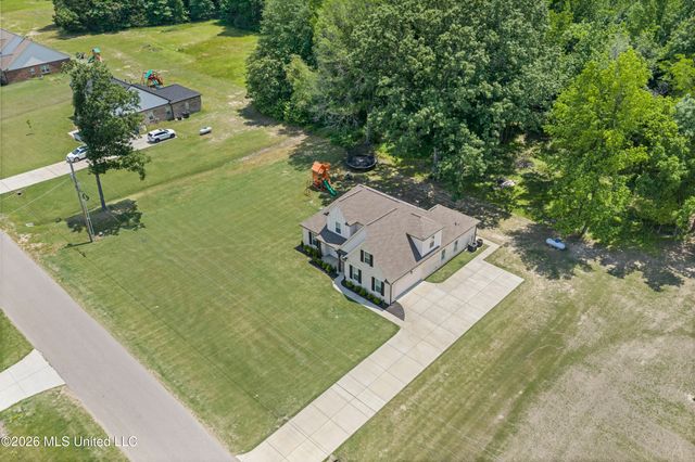 609 Centerline Roper Loop, Byhalia, MS 38611