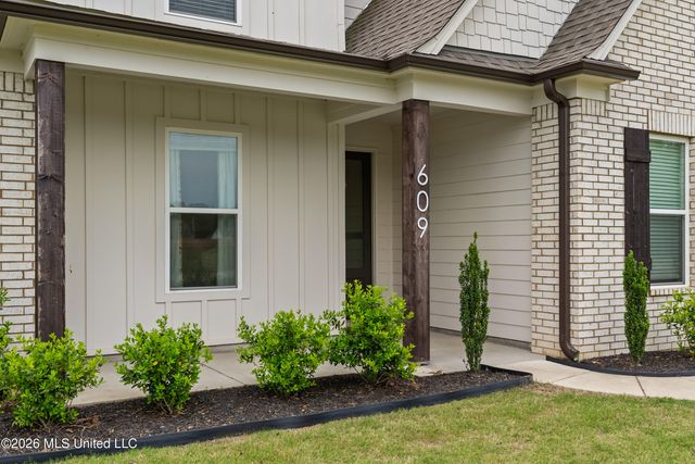 609 Centerline Roper Loop, Byhalia, MS 38611