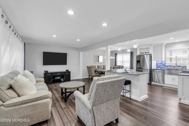 4 Laurel Crest Drive, Howell, NJ 07731