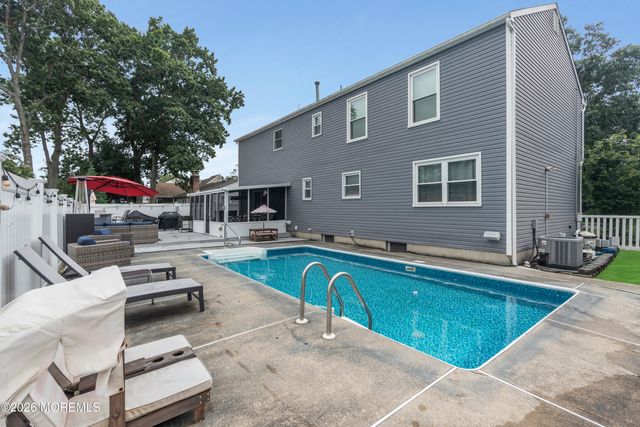 4 Laurel Crest Drive, Howell, NJ 07731