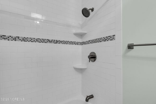 4 Laurel Crest Drive, Howell, NJ 07731