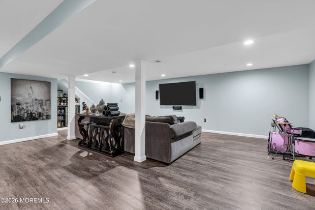 4 Laurel Crest Drive, Howell, NJ 07731