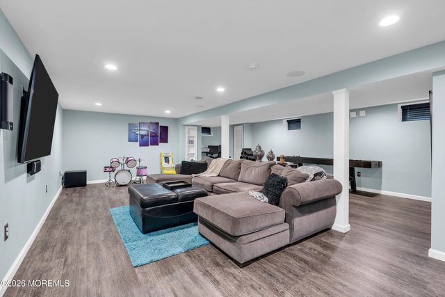 4 Laurel Crest Drive, Howell, NJ 07731