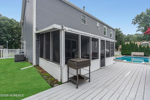 4 Laurel Crest Drive, Howell, NJ 07731