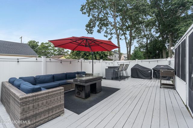 4 Laurel Crest Drive, Howell, NJ 07731