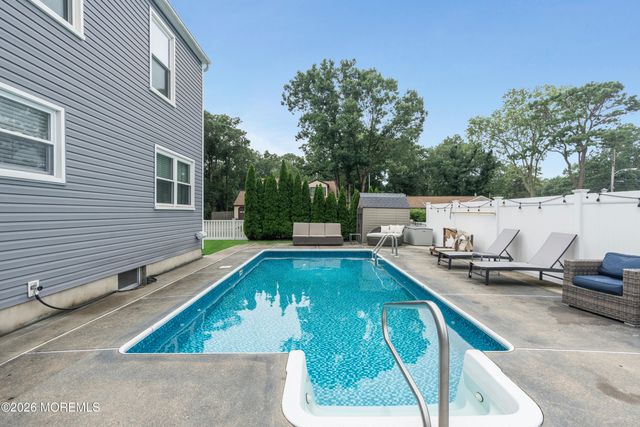 4 Laurel Crest Drive, Howell, NJ 07731