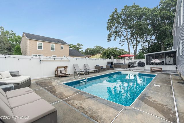 4 Laurel Crest Drive, Howell, NJ 07731