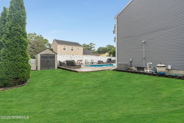 4 Laurel Crest Drive, Howell, NJ 07731