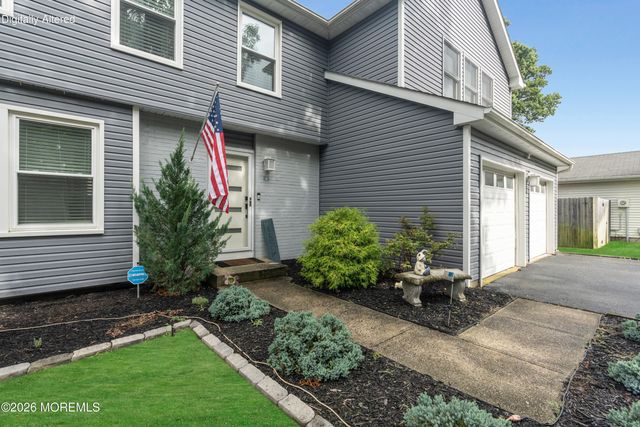4 Laurel Crest Drive, Howell, NJ 07731