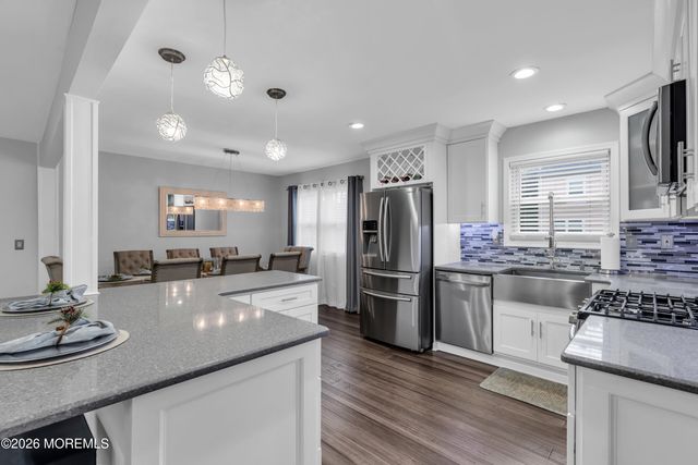 4 Laurel Crest Drive, Howell, NJ 07731