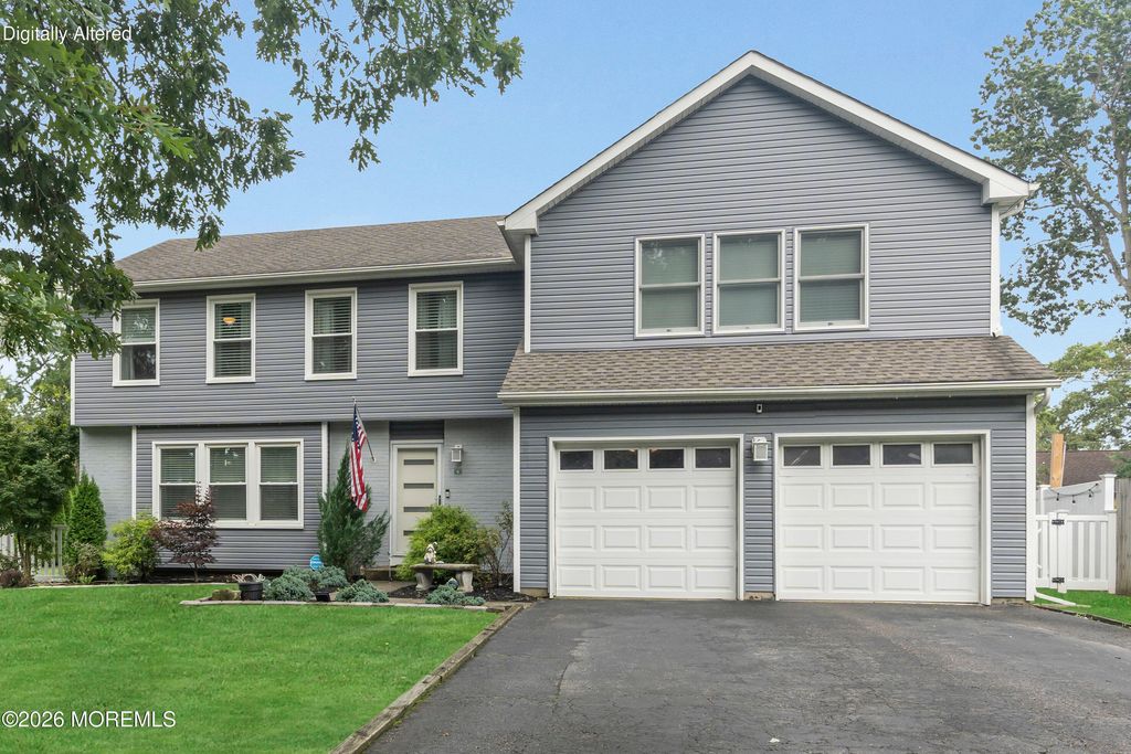 4 Laurel Crest Drive, Howell, NJ 07731