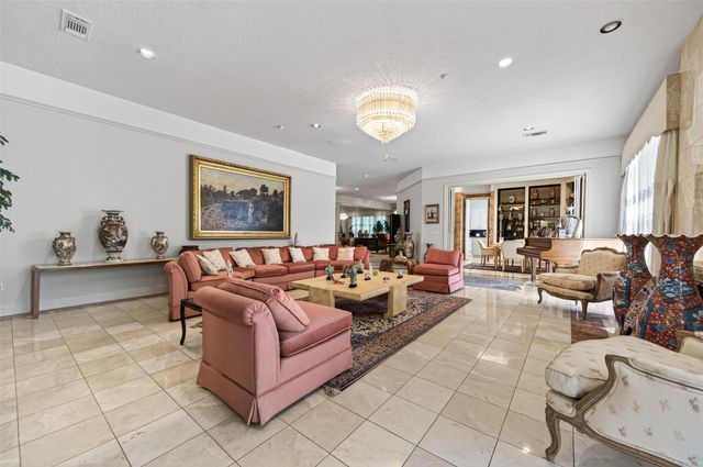 8103 Lake Edge Court, Houston, TX 77071