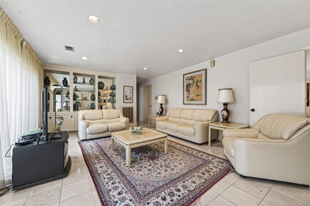 8103 Lake Edge Court, Houston, TX 77071