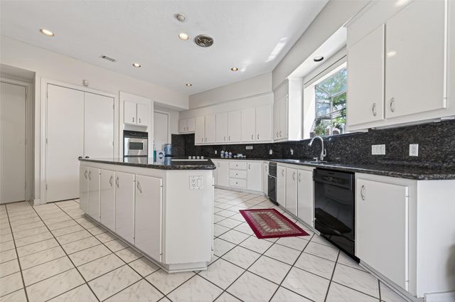 8103 Lake Edge Court, Houston, TX 77071