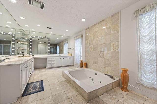 8103 Lake Edge Court, Houston, TX 77071