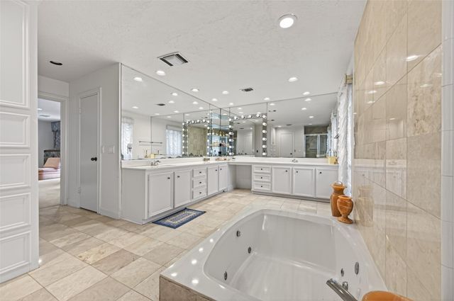 8103 Lake Edge Court, Houston, TX 77071