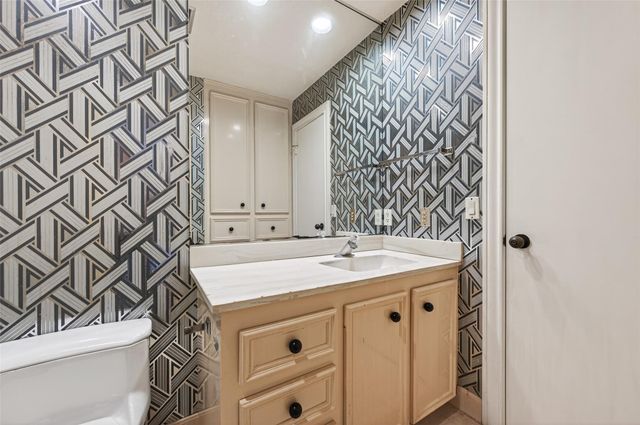 8103 Lake Edge Court, Houston, TX 77071